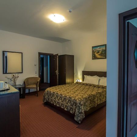 Pension Pantheon Poiana Brasov Bagian luar foto
