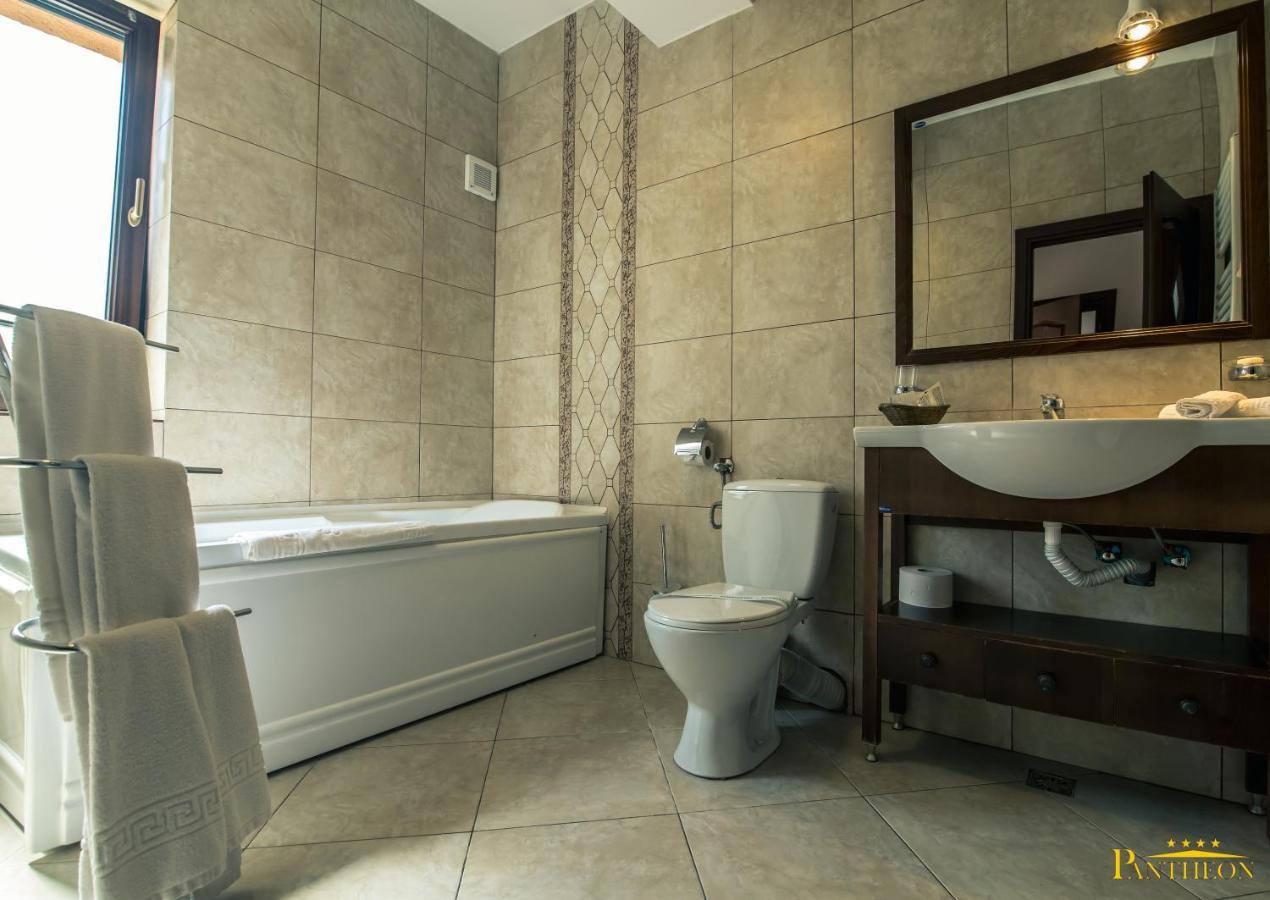 Pension Pantheon Poiana Brasov Bagian luar foto