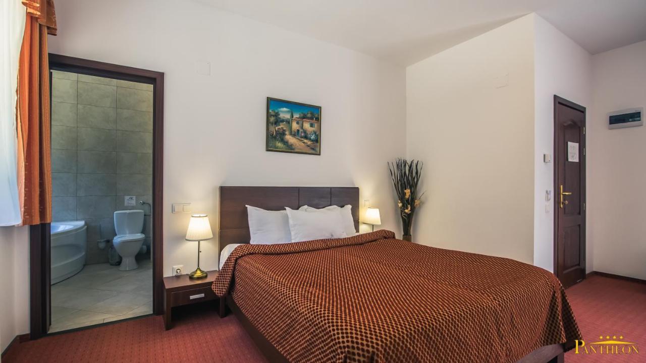 Pension Pantheon Poiana Brasov Bagian luar foto