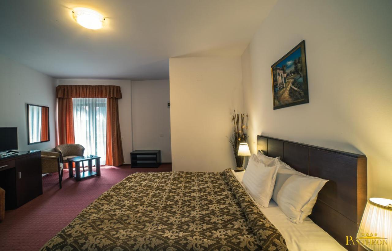 Pension Pantheon Poiana Brasov Bagian luar foto