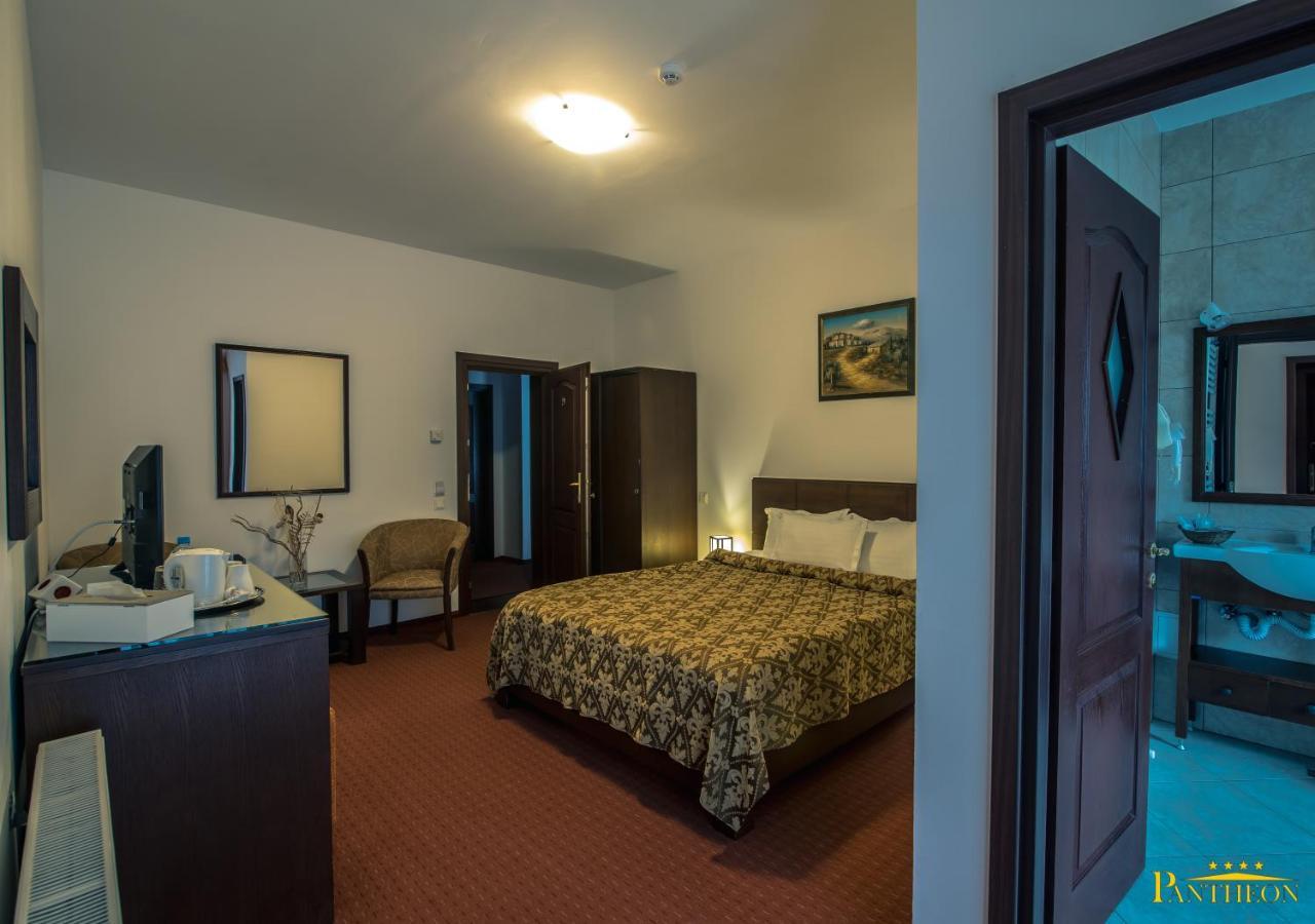 Pension Pantheon Poiana Brasov Bagian luar foto