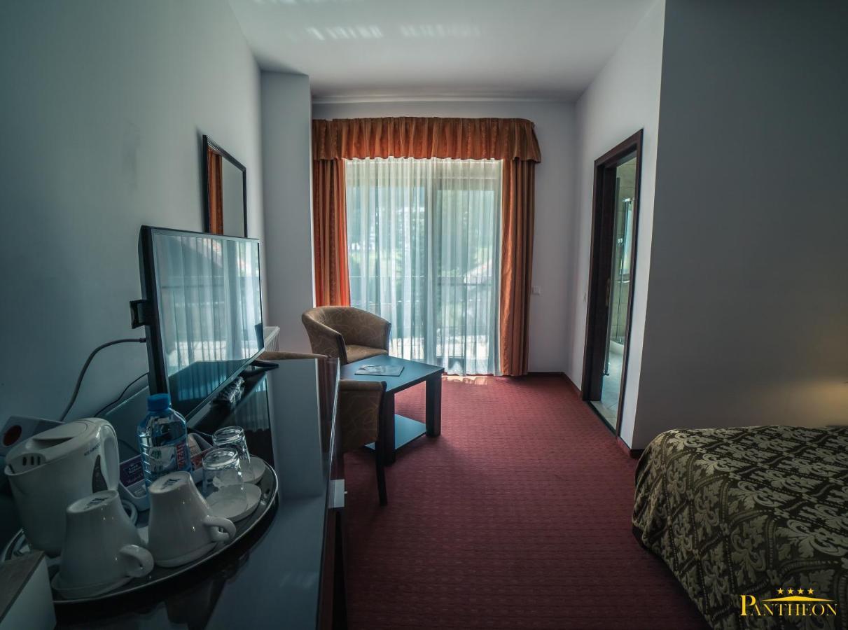 Pension Pantheon Poiana Brasov Bagian luar foto