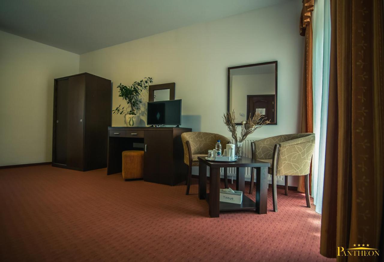 Pension Pantheon Poiana Brasov Bagian luar foto
