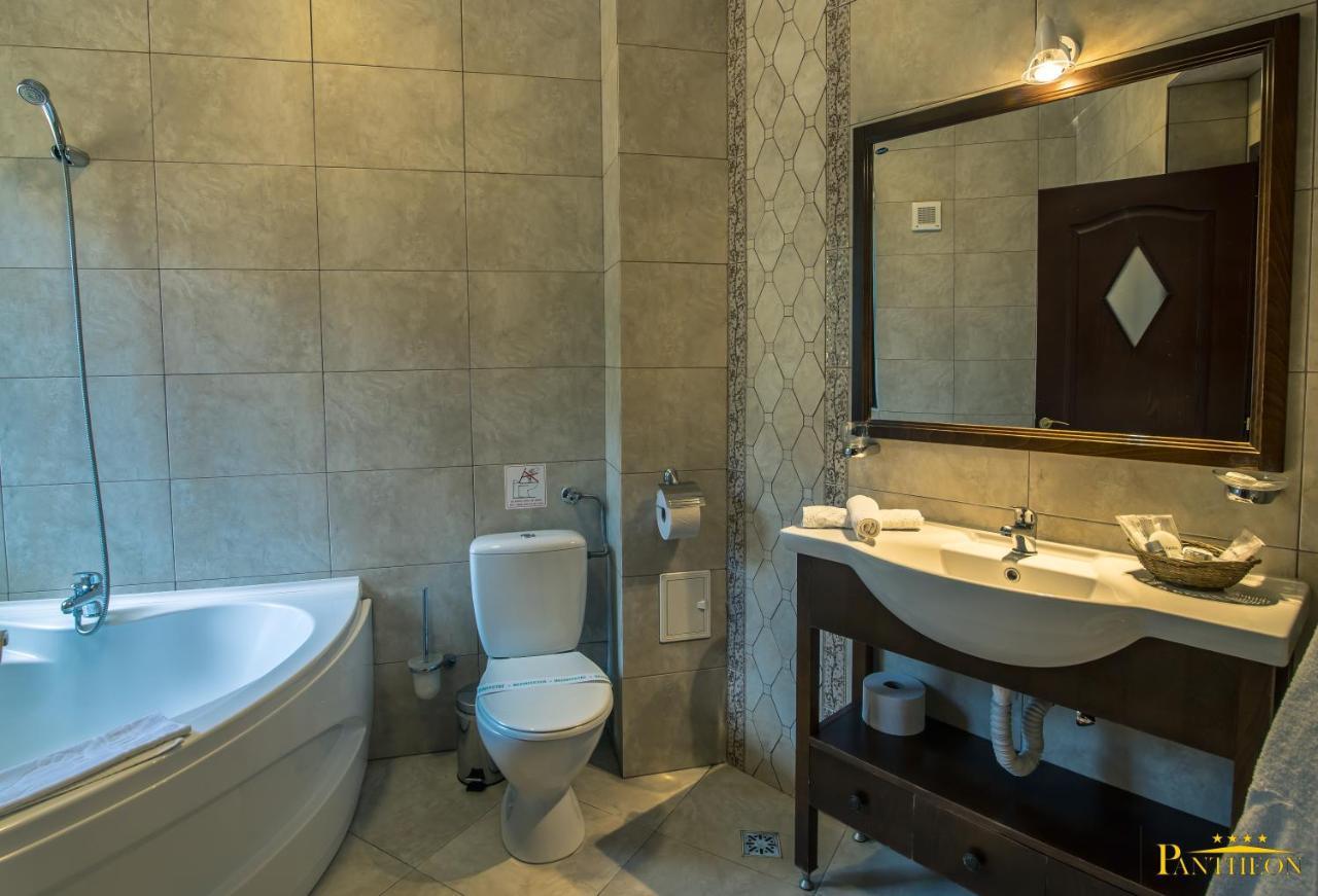 Pension Pantheon Poiana Brasov Bagian luar foto