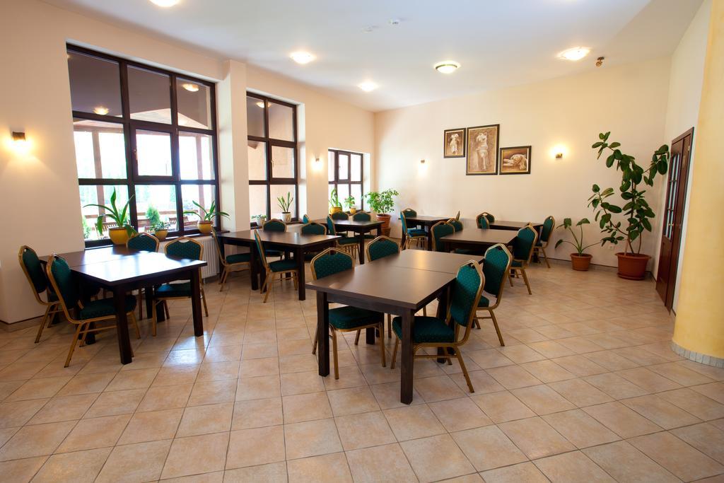 Pension Pantheon Poiana Brasov Bagian luar foto