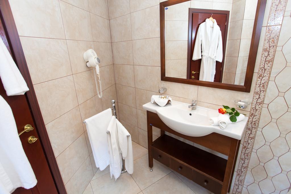 Pension Pantheon Poiana Brasov Bagian luar foto